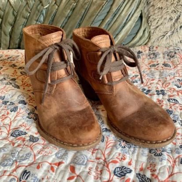 Clarks Carletta Brown Booties Size 7.5 - Picture 2 of 4